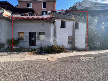 3 LOCALI A PICINISCO