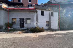 3 LOCALI A PICINISCO