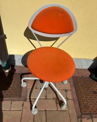 Sedia girevole arancio