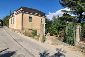 Casa rurale con terreno pianeggiante - C.da Bellia