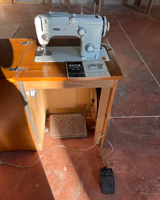 Macchina da Cucire PFAFF con Mobiletto