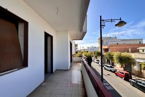 Abitazione indipendente allo stato rustico con box