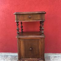 Comodino antico