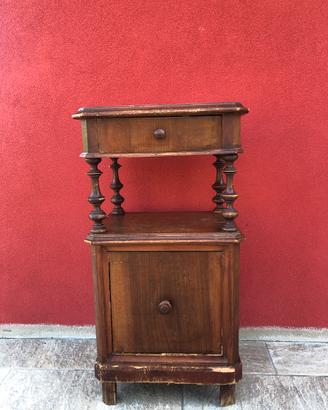 Comodino antico