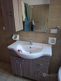 Mobiletto bagno con lavandino e ruibinetto ncluso
