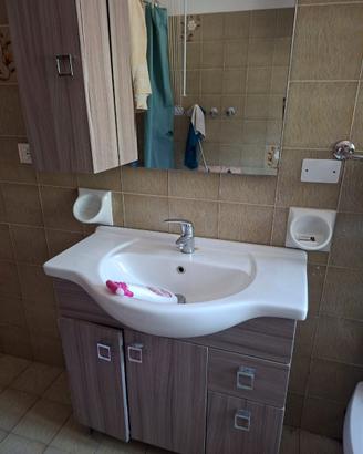 Mobiletto bagno con lavandino e ruibinetto ncluso