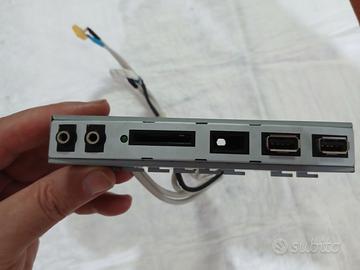 Pannello frontale con lettore di schede audio USB