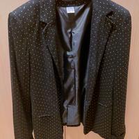 Giacca nera con piccole borchie dorate