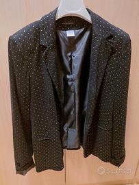 Giacca nera con piccole borchie dorate