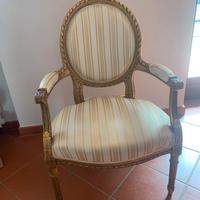 Poltrona stile retró dorata e beige