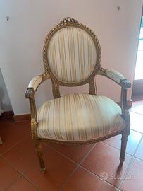 Poltrona stile retró dorata e beige