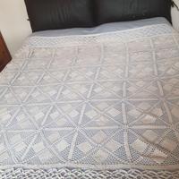 Coperta matrimoniale all'uncinetto