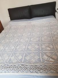 Coperta matrimoniale all'uncinetto
