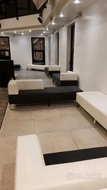 Tavoli, sedie, piatti, posate, pentolame, divani..