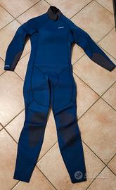 Muta sub e sport acquatici ragazzo