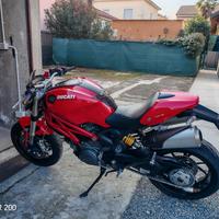 DUCATI MONSTER 796 