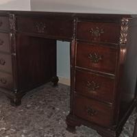 Scrivania d'antiquariato