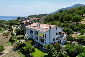 5 LOCALI A SANTA MARINA