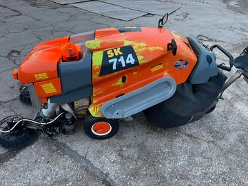 M168 - Motospazzatrice con aspirazione