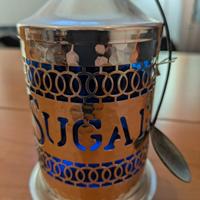 Zuccheriera in vetro blu con montatura in metallo