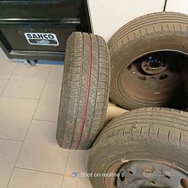 Gomme 185/60/14 montate su cerchi