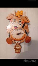 Piccolo orologio a pendolo in legno 