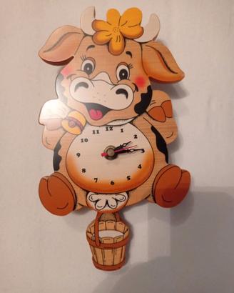 Piccolo orologio a pendolo in legno 