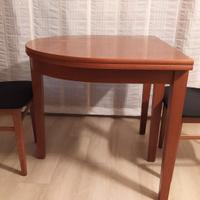 TAVOLO ALLUNGABILE CON 2 SEDIE