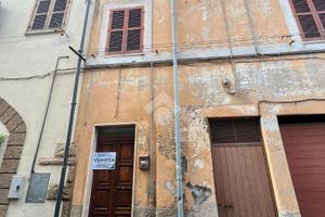 2 LOCALI A CIVITA CASTELLANA
