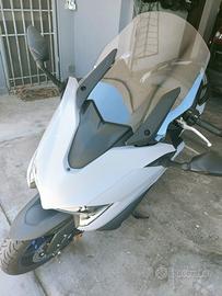 T-MAX 560 grigio 2021