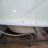 Doccia idromassaggio con vasca