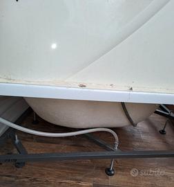 Doccia idromassaggio con vasca