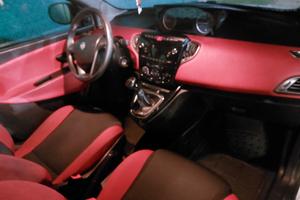 lancia ipsilon tenuta benissimo ok neopatentati 