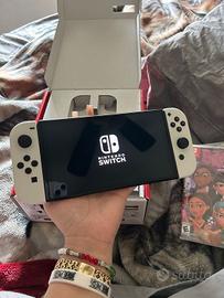 NINTENDO SWITCH OLED + 2 GIOCHI