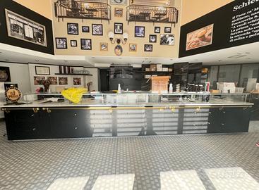 Lotto attrezzature e banconi