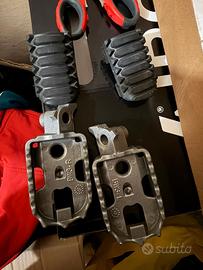 SET PEDANE ORIGINALI PER YAMAHA TENERE 700