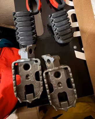 SET PEDANE ORIGINALI PER YAMAHA TENERE 700