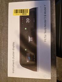 Display aggiuntivo per Tesla Model 3 e Model Y