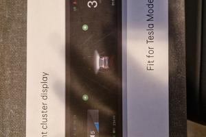 Display aggiuntivo per Tesla Model 3 e Model Y