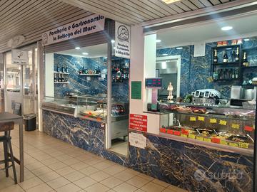 Pescheria con cucina con somministrazione ai