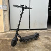 Monopattino elettrico NAVEE N65i
