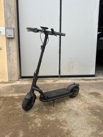 Monopattino elettrico NAVEE N65i