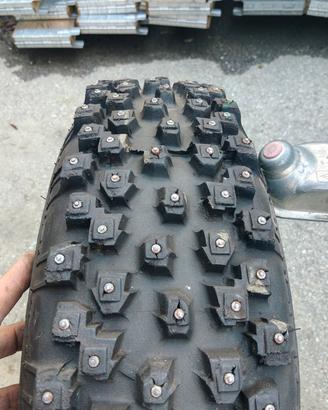 pneumatici chiodati r14