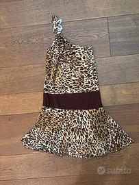 Vestito corto, mono spalla con fantasia leopardata