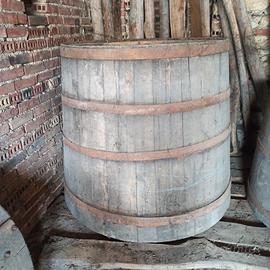 Tini in legno e tinozza. 