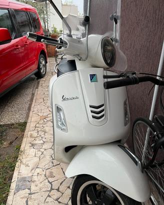 Vespa 300 gts