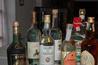 Bottiglie liquori vari
