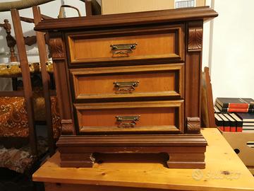 Coppia di comodini a 20 Euro