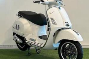 Vespa 300 gts bianca 2021