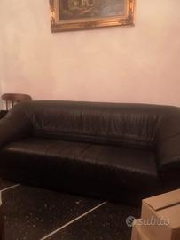 Divano letto e due poltrone pelle nera vintage